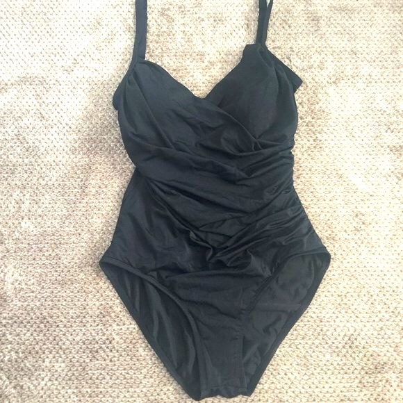 Jantzen Draped Criss-crossed Swimsuit - Picture 3 of 9